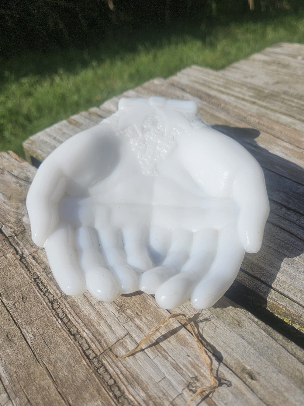 Avon White Ceramic Hands Trinket Dish